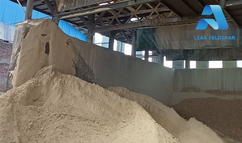 高纯度钠长石粉：塑料行业的优质功能性填料供应商解决方案