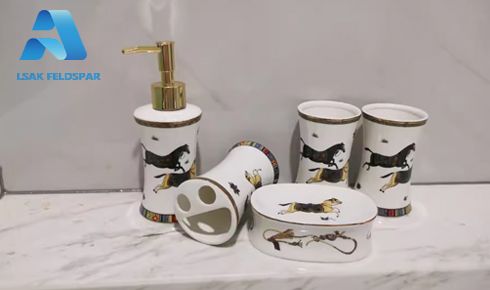钠长石对陶瓷洁具机械性能的影响